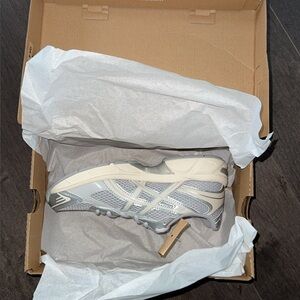 ASICs shoe women or unisex